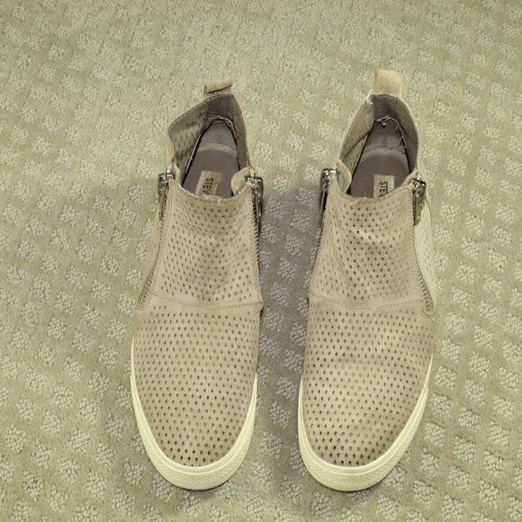 Steve Madden Size 9.5 Perforated Taupe Suede Wedge Lift Sneakers - Picture 2 of 6